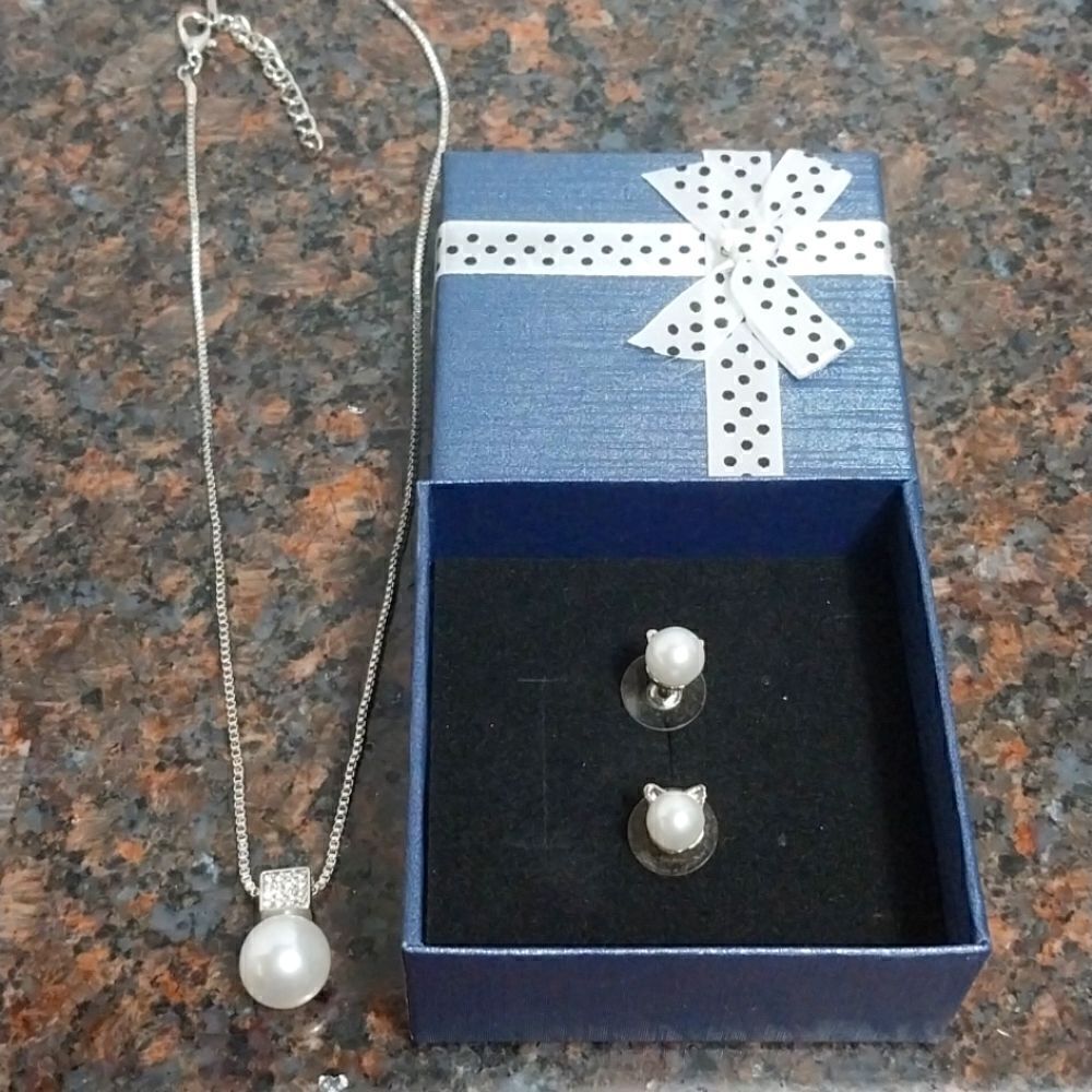 Faux Diamond and Pearl Pendant and Earring Set